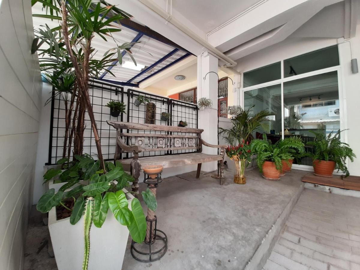 Pingplalee Female House Bed & Breakfast Bangkok Exterior photo